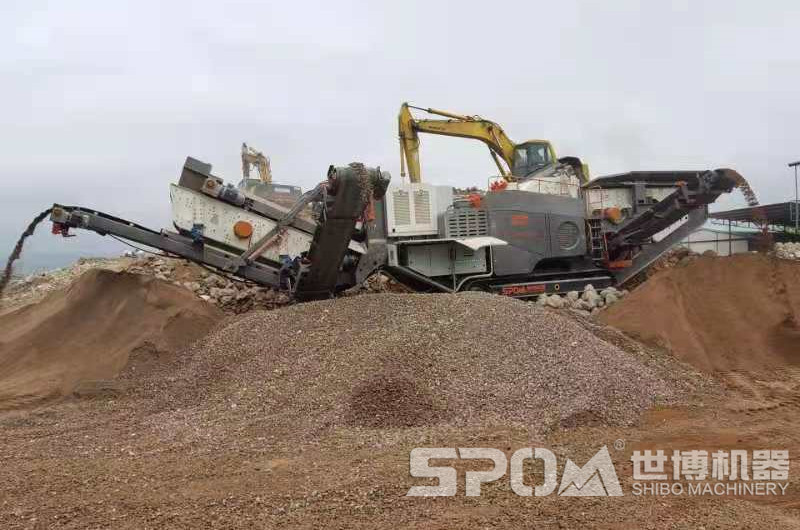 履帶式移動機破碎建渣現場圖